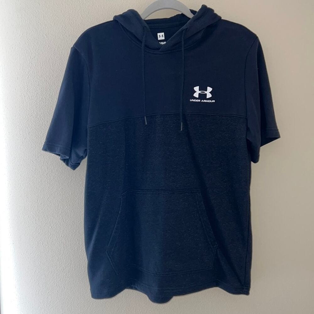 Mens Under Armour Short Sleeve Pullover Hoodie. Size L